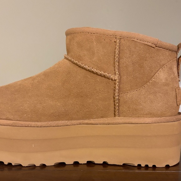 UGG Women’s Classic Ultra Mini Platform Boots - Picture 8 of 16
